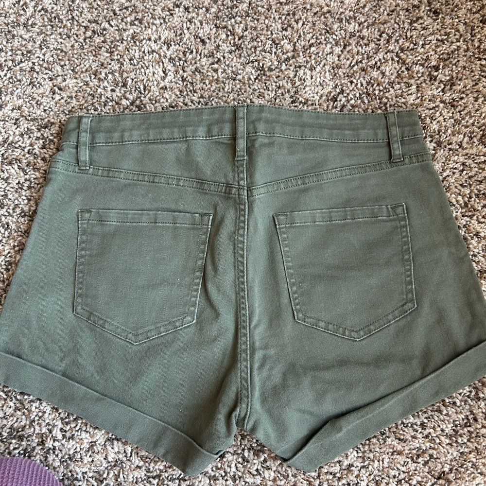 Shorts - Picture 3 of 3